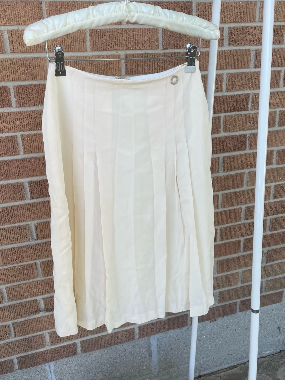 Vintage CHANEL Cream Pleated Midi Skirt